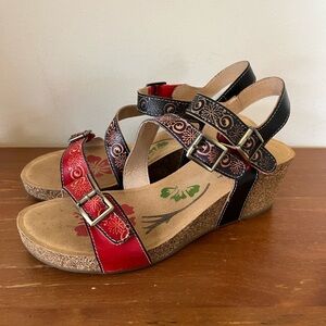 L’Artiste Tanja 9 Embossed Strappy Leather Wedge Colorful Boho Size 10.5 (41)